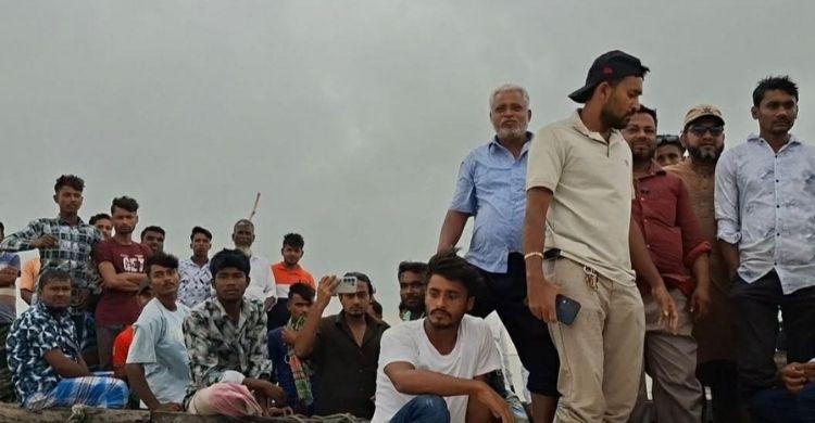 একরপ্রতি ২০ হাজার টাকা দাবি, লক্ষ্মীপুরের মেঘনার চরে জমি দখল নিয়ে বিএনপির দুই পক্ষের উত্তেজনা